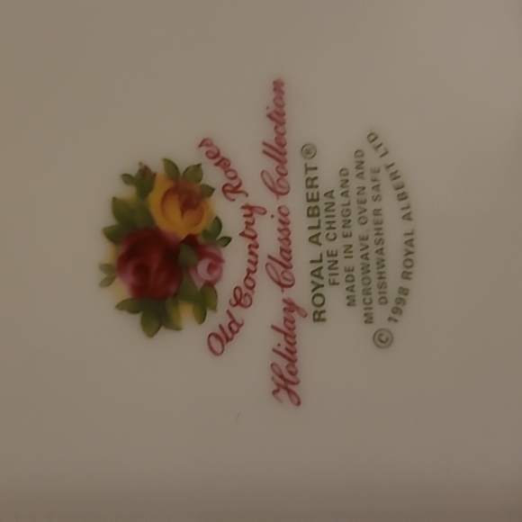 Royal Dalton  ,Old Country rRoses cookie jar new.13 inches to top knob - Picture 5 of 6